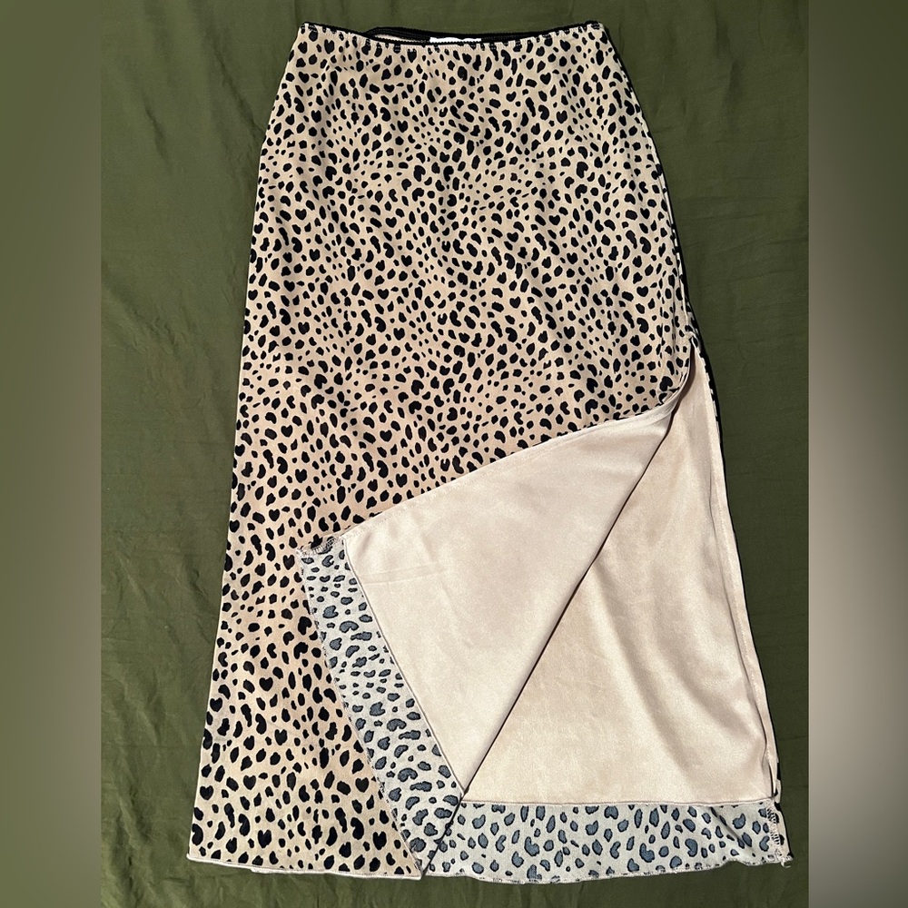 Women’s Leopard Print Midi Skirt – Size Small